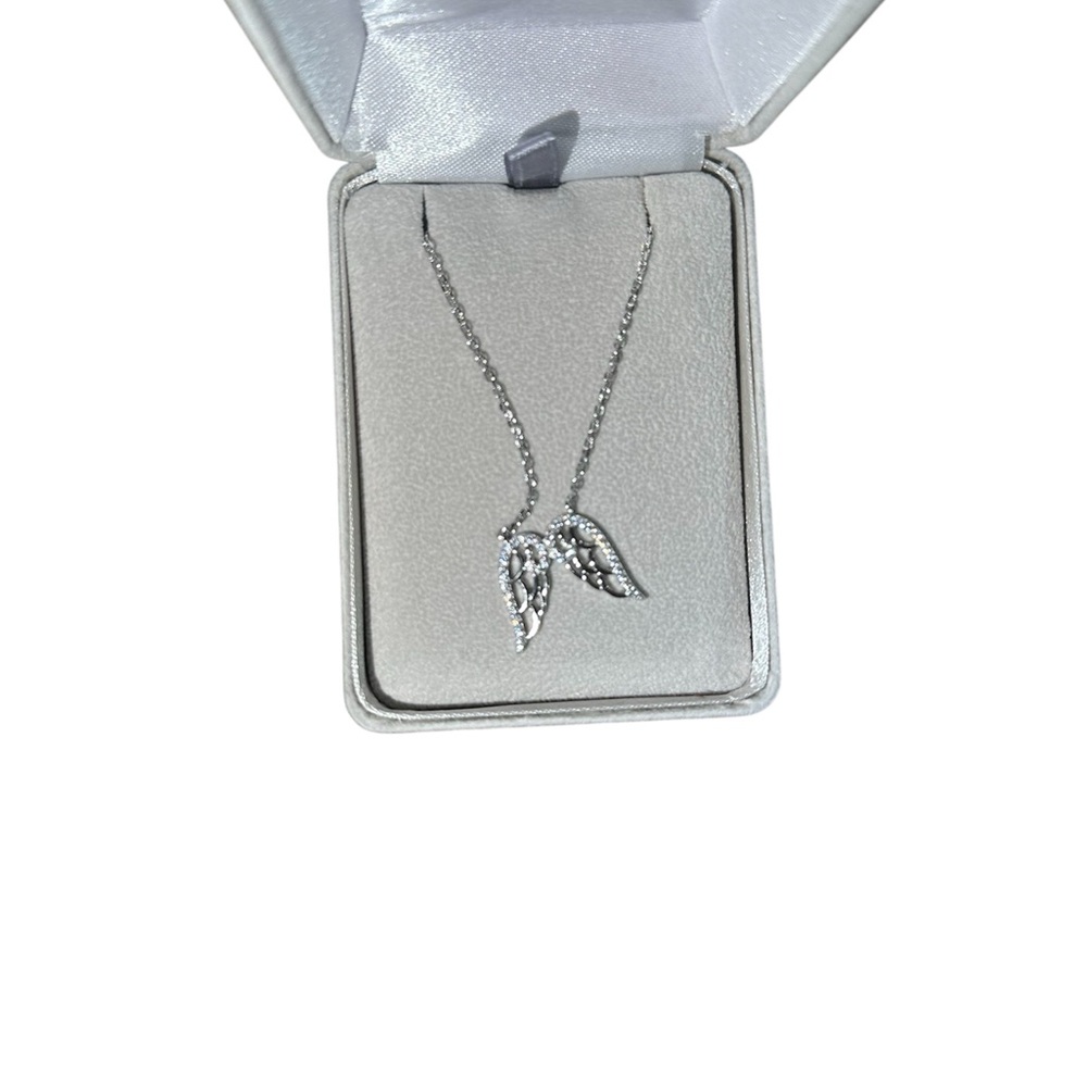 NEW IN BOX 📦 Angel Wing Necklace